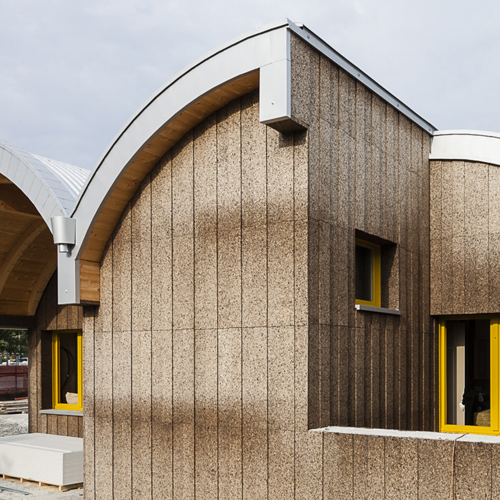 Realizzazione di un edificio in legno dentro e sughero fuori