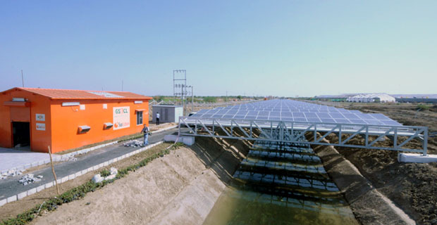fiume-pannelli-solari-e