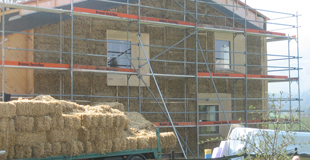  Haus Simma, Atelier Heimatstunden, Hittisau (Austria). Edificio in balle di paglia Foto da baubiologie.at