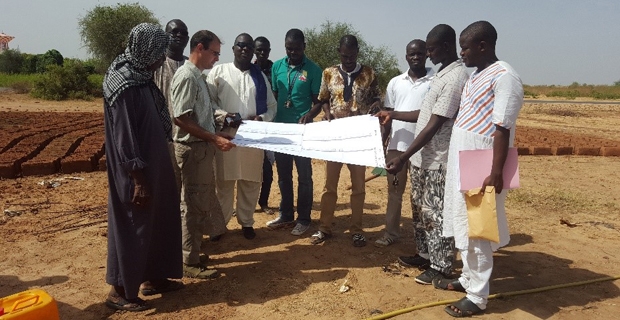 riunione cantiere tradizionale africa