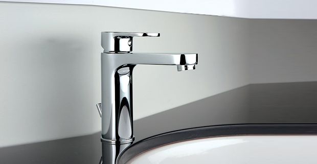 miscelatore da appoggio basso, con lavabo incassato