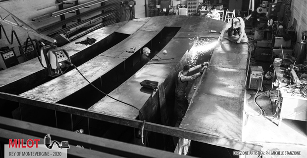 Realizzazione della monumentale opera in corten Key of Montevergine di Milot